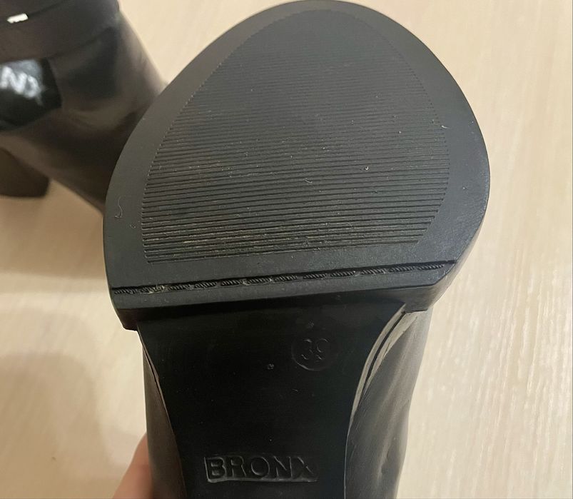 Шкіряні ботильйони Bronx з ремінцями