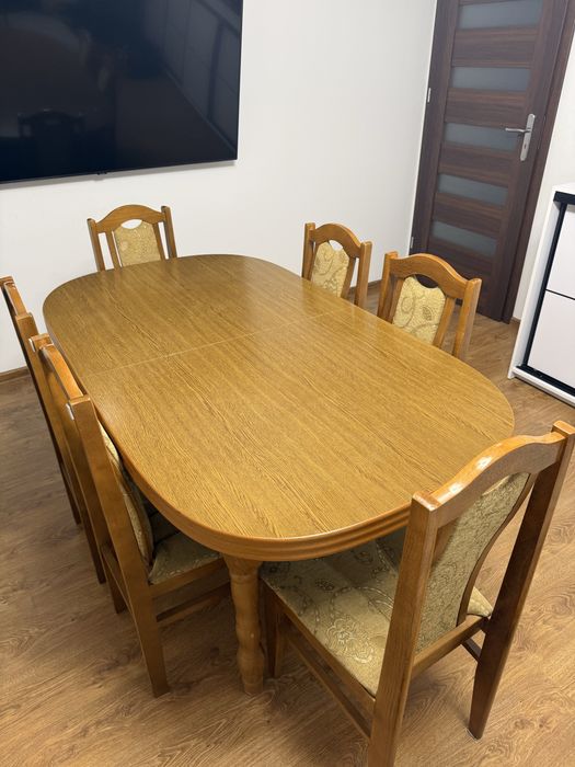 stół z 6 krzesłami – idealny do jadalni lub salonu!