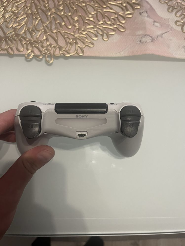 Pad ps4 jak nowy orginalny