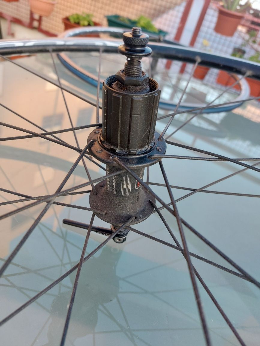 Rodas Shimano R500 com bloqueio- Estrada