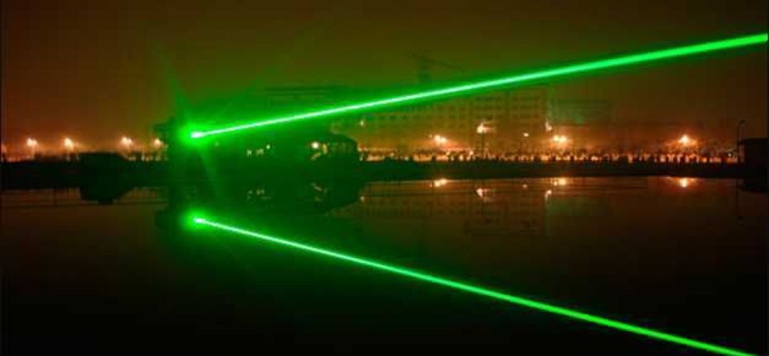 Лазерная указка зелёный лазер Laser 303 green с насадкой