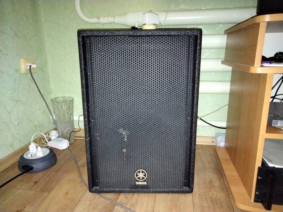 Акустическая система колонки YAMAHA-CM12V усилитель Inter-M R600