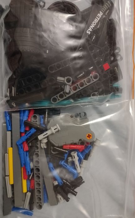 Lego technic гоночный болид мерседес