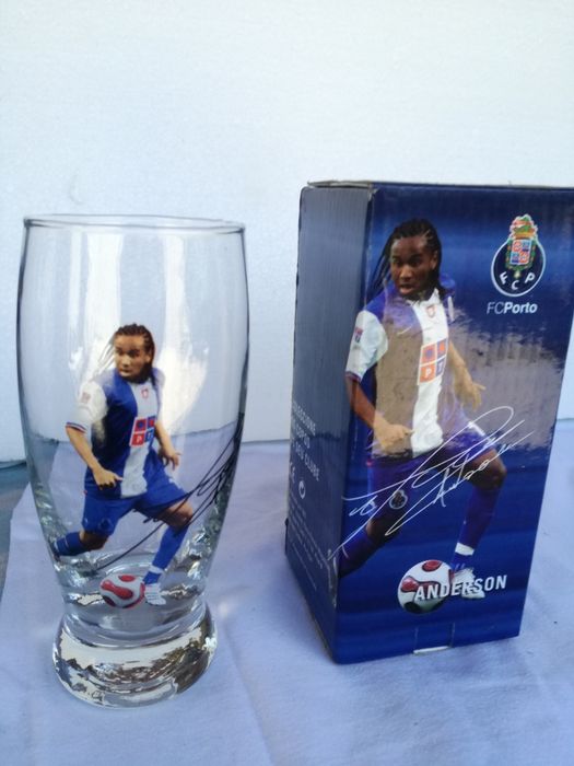 Copos Novos de sumo, cerveja,água do F.C.Porto.