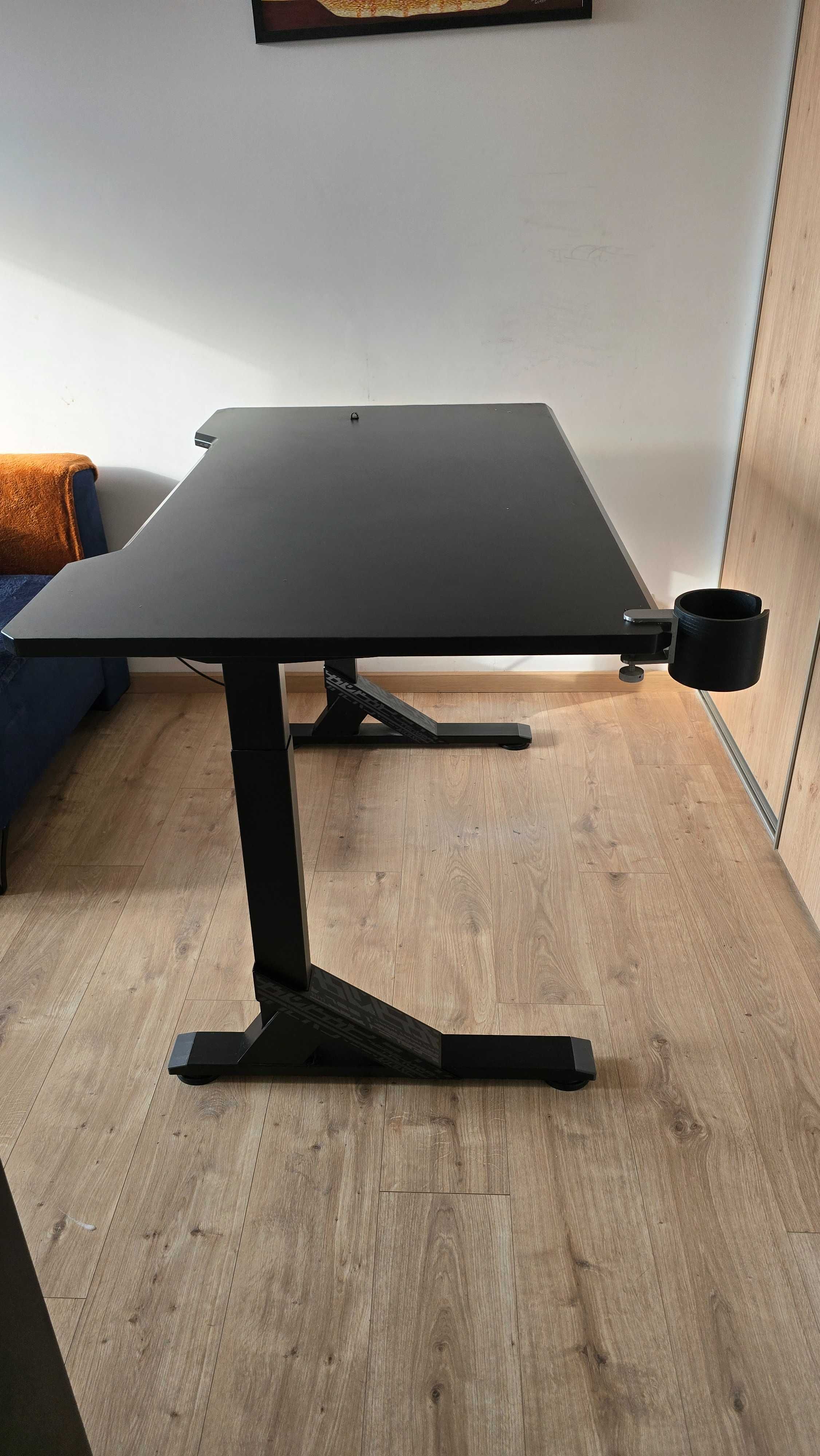Biurko gamingowe Uppsel IKEA 140 cm x 80 cm