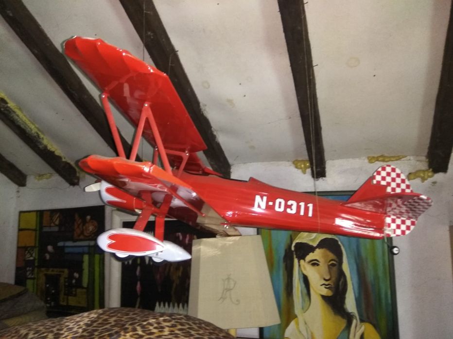Avião a gasolina telecomandado. Novo
