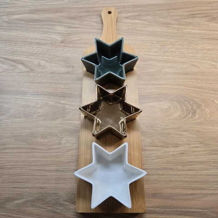 Patera bambusowy deseczka i 3 porcelanowe miseczki wkształcie gwiazdek