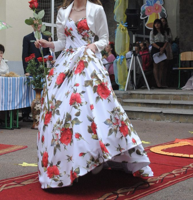 Сукня на свято,неймовірно красива