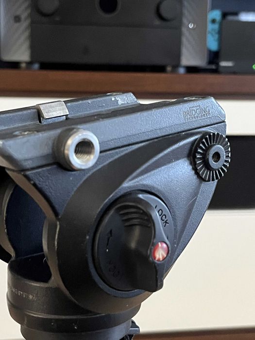 Monopod Benro z głowicą Manfrotto mvh500ah