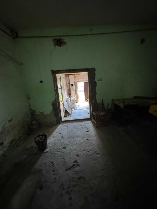 Будівля та споруди, площею 283,20 кв.м., в м.Іршава