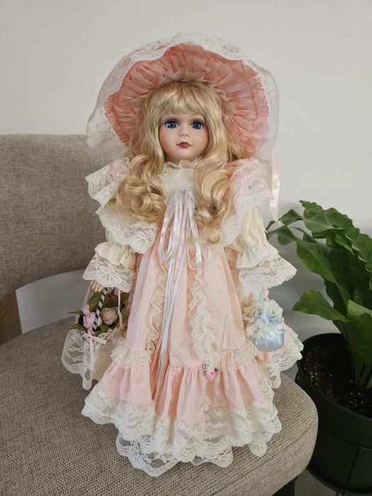 Boneca porcelana - 45 cm