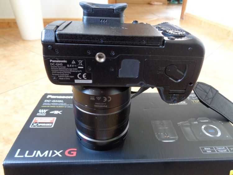 Panasonic Lumix DC-GH5L + LEICA 12-60mm F2.8-4 POWER O.I.S. + lampa