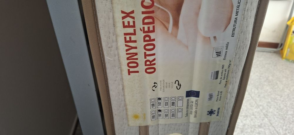 Colchão com estrado e pés