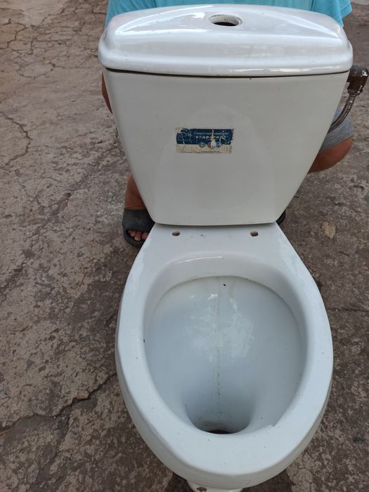Унітаз з бачком. Для ремонту, стройки..