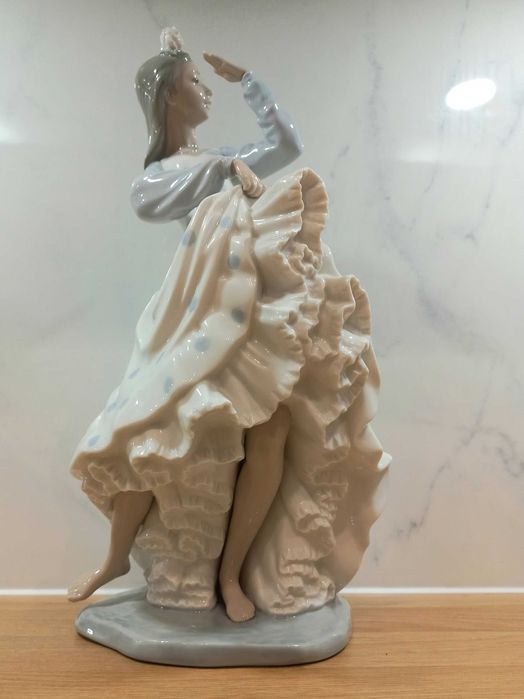 Большая статуэтка NAO Lladro в идеальном состоянии, высота- 34 см