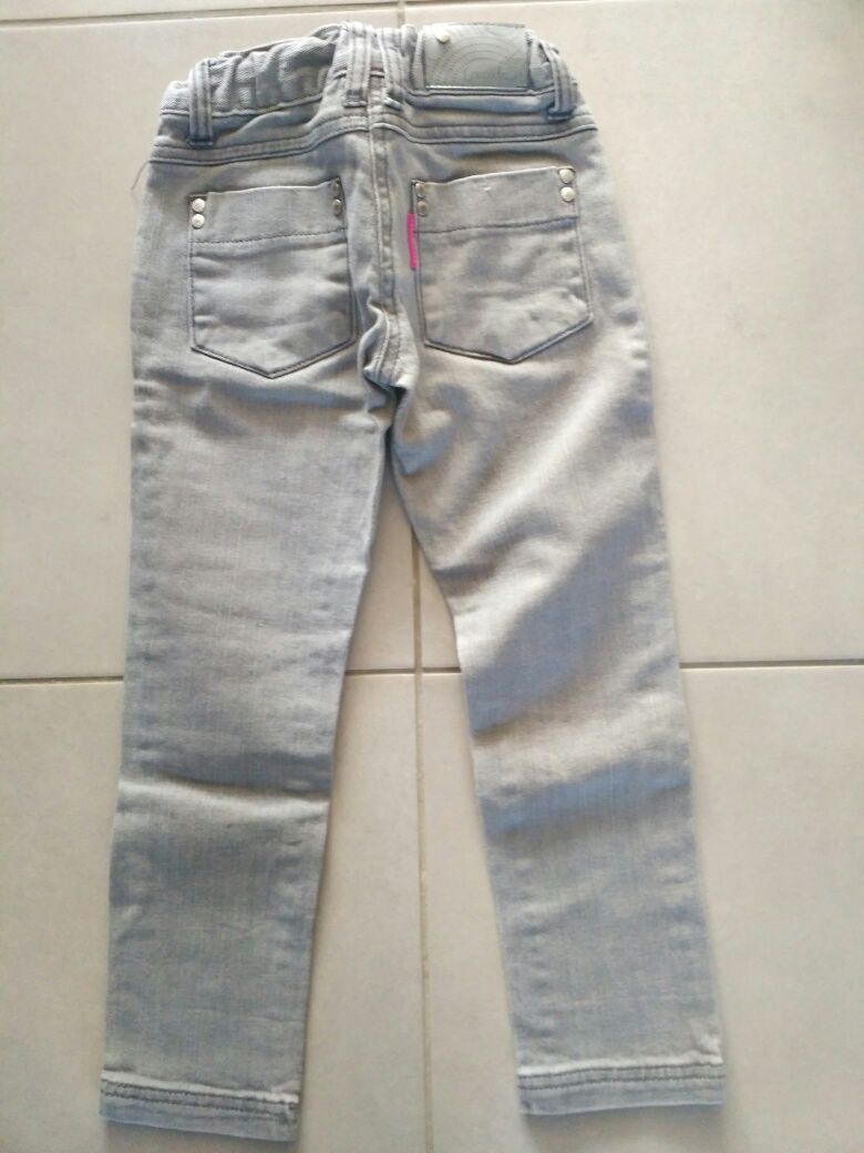 Jeansy szare r 116 . Nogawka wew 45 cm. Regulacja w pasie.