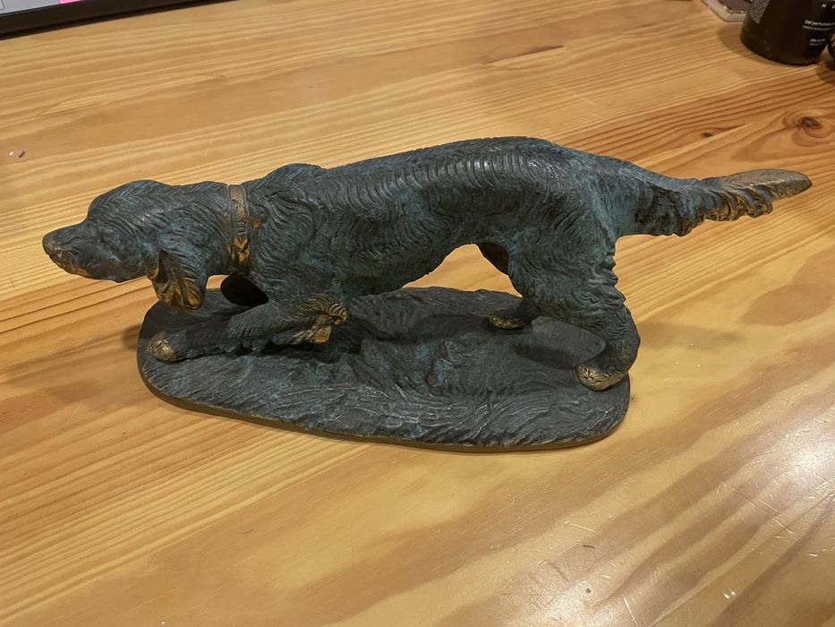 Escultura de cão setter em bronze