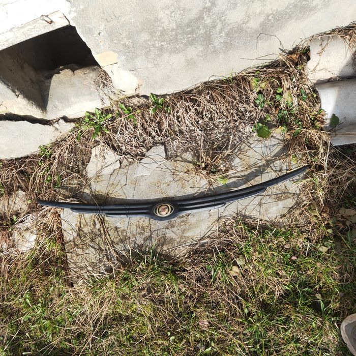 Znaczek logo emblemat atrapy Chrysler Voyager Lift