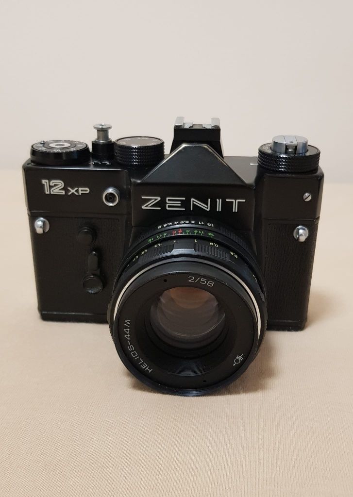 Aparat Zenit 12XP z obiektywem i filtrami