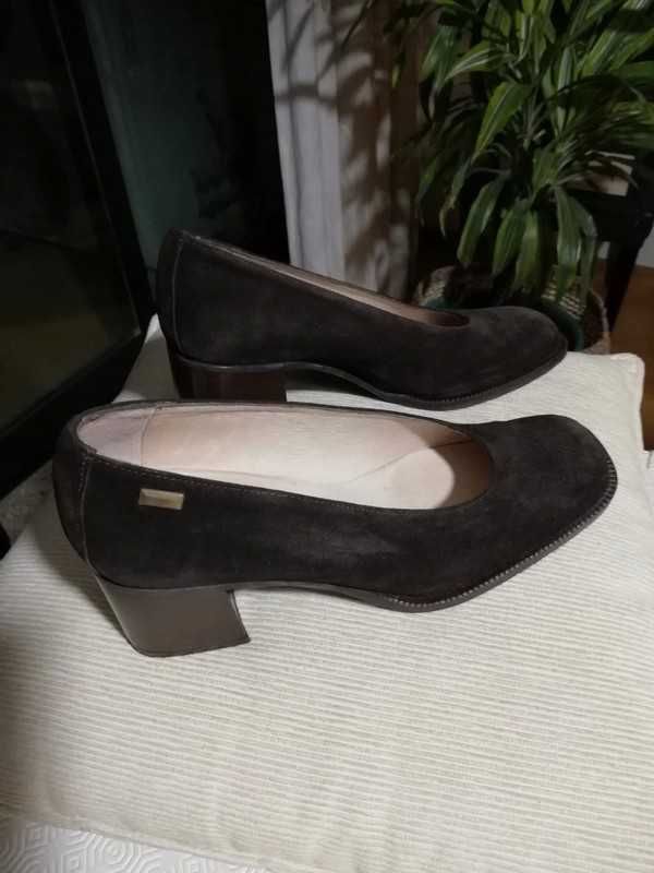 Sapatos de Senhora - Elegantes de Camurça Castanha - Como novos