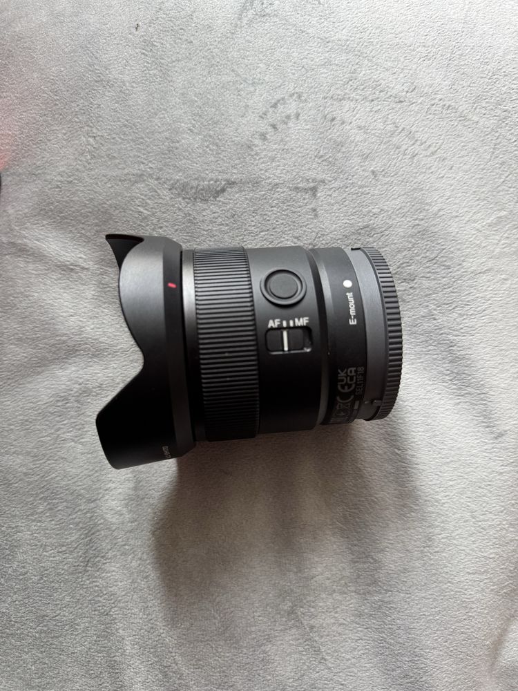 Обьектив SONY  Е11 мм F1.8 Широкоугольный, в идеале,еще на гарантии