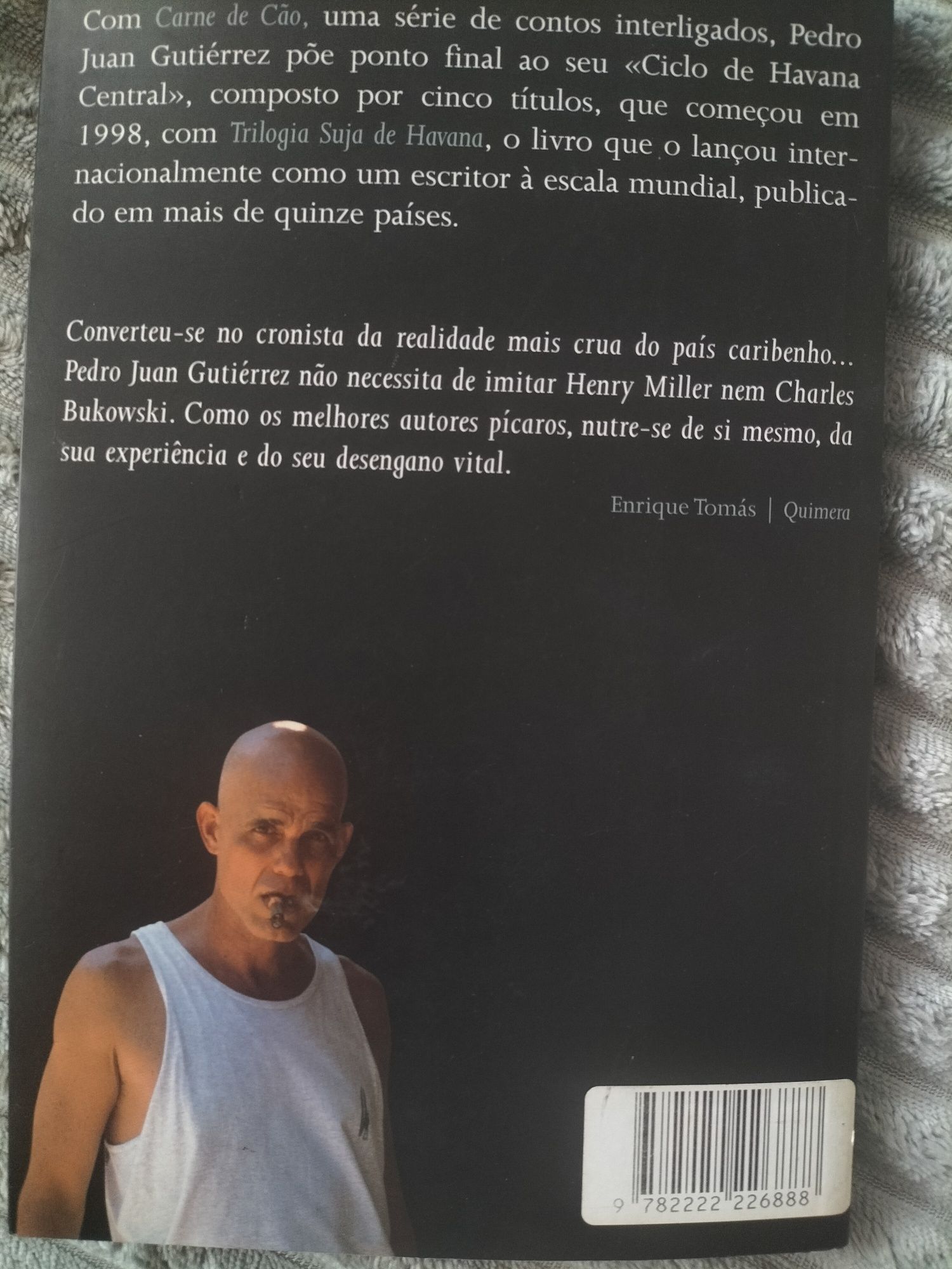 Livro "Carne de cão"