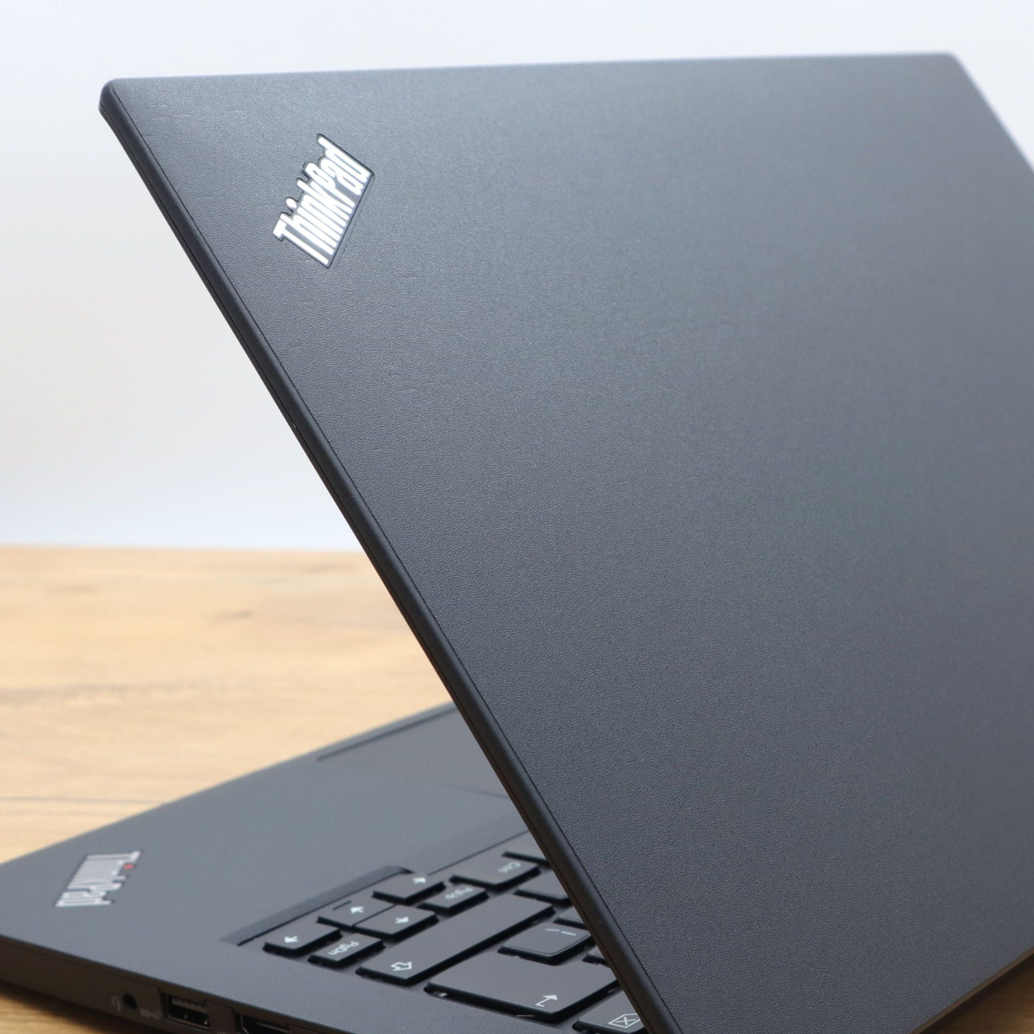 Laptop Lenovo ThinkPad A485 AMD Ryzen 5 PRO 2500U 8GB RAM 256GB SSD