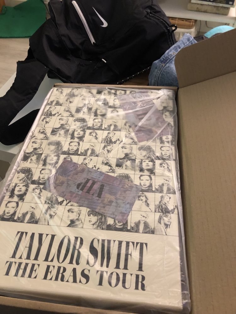 Taylor Swift Box