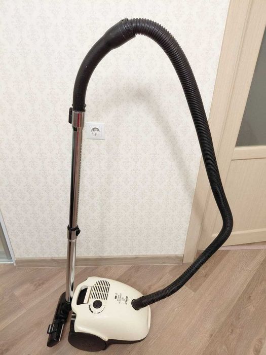 Пилосос Bosch 1800W (потужність)