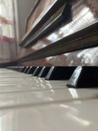 Уроки з фортепіано