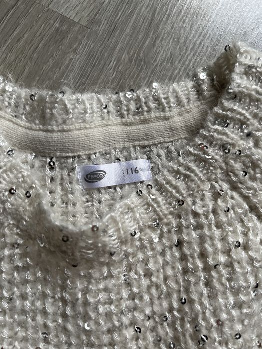 Sweterek dziewczęcy