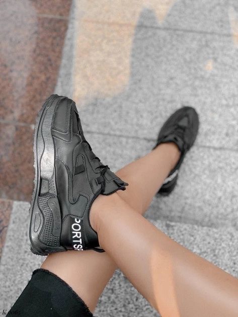 Трендові чорні кросівки 39 жіночі кроссовки женские черные