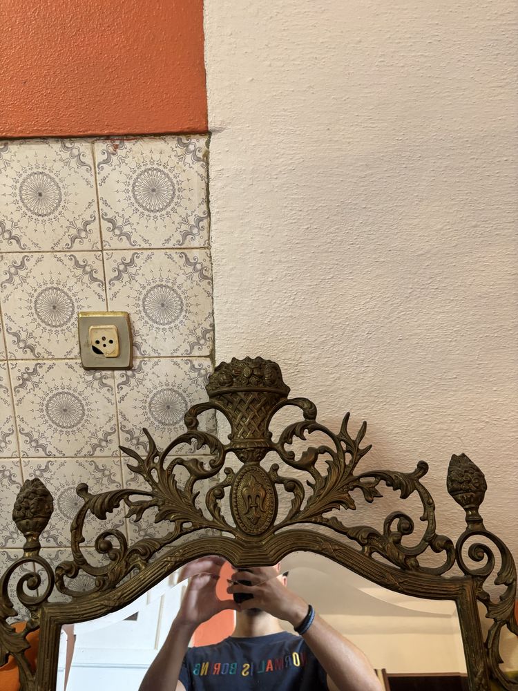 Espelho com alguma antiguidade