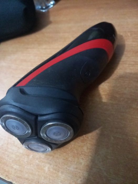 Роторнс  електробритва Philips ,series 1000