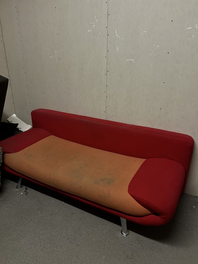 Komplet: biurko, krzesła, sofa – używane, tanio, Janki!