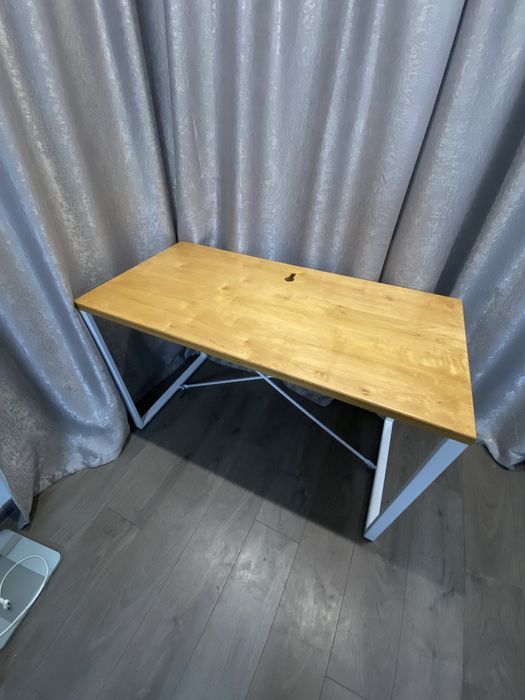 Офисный стол(хорошего качества)