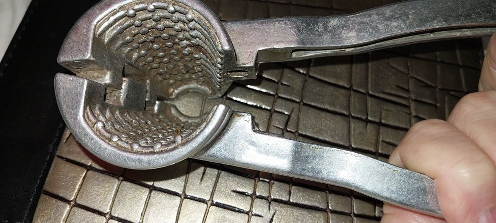 Щипці для горіхів горіхокол