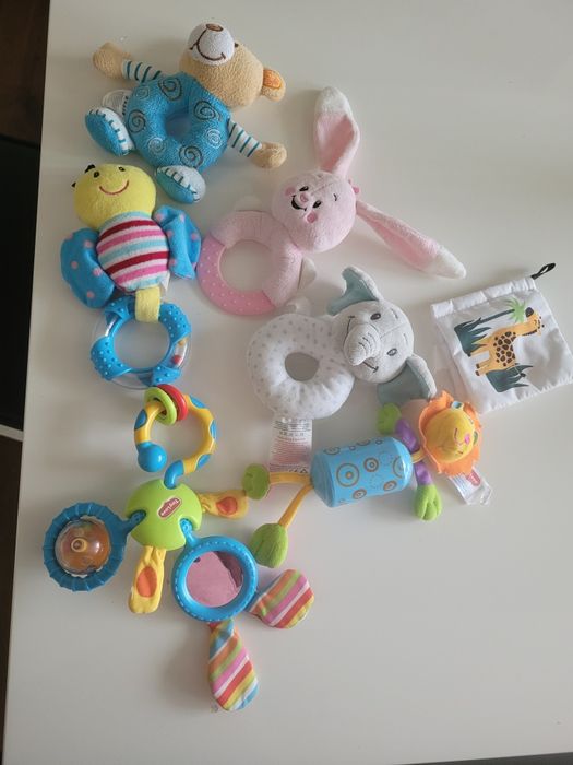 Mix zestaw grzechotek, zabawek