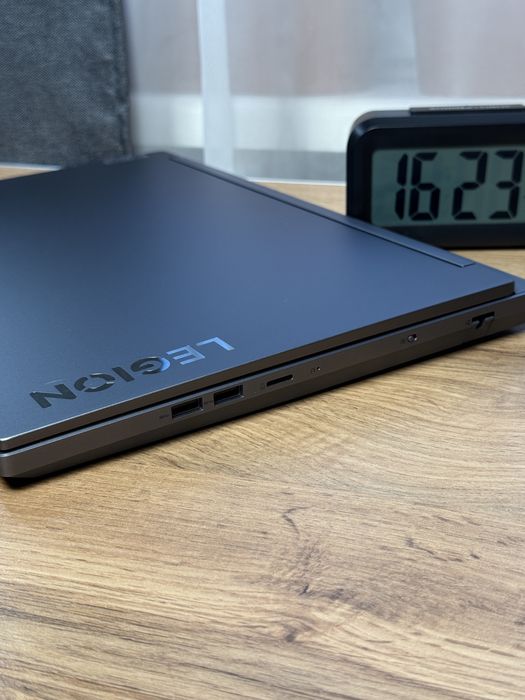 Ноутбук ігровий Lenovo Legion 5 16IRX9 Luna Grey