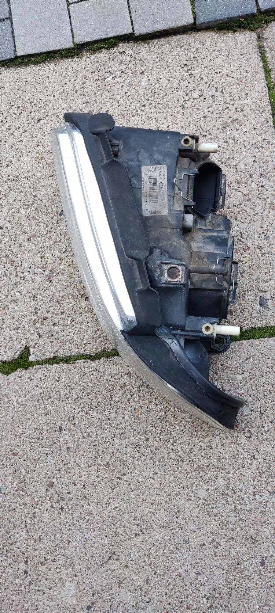Sprzedam komplet lamp przednich Audi A4 B5 1999– lewa + prawa
