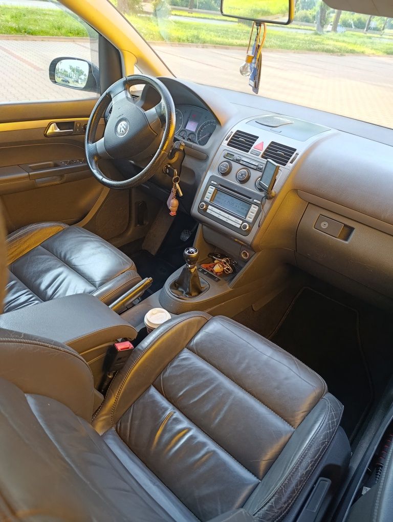 VW Touran Cross 200KM, możliwa zamiana z dopłatą
