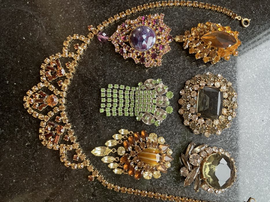 Прикраси брошки кольє стара Чехія