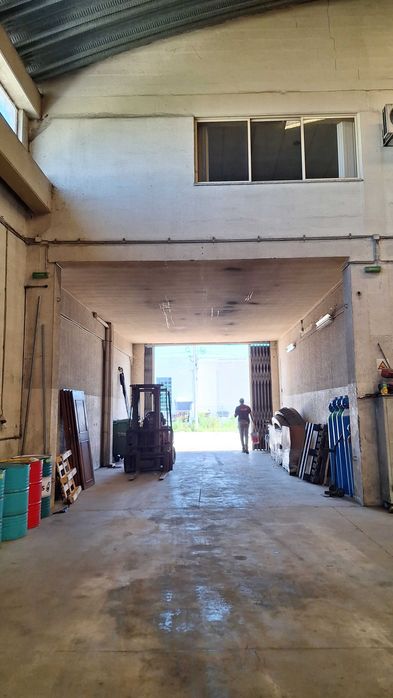 Nave industrial com ponte rolante de 5 TON + lote contíguo livre