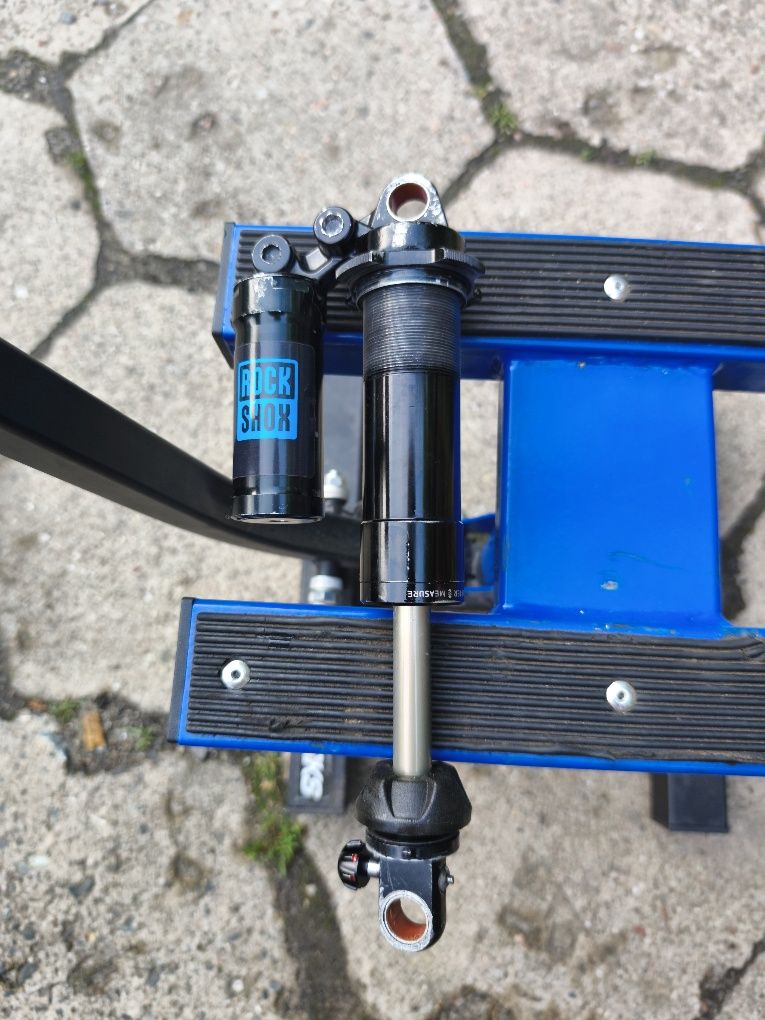 rockshox vivid r2c 241x76