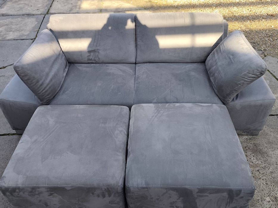 Sofa do salonu z pufami