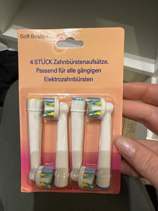 Końcówki do szczoteczki elektrycznej nowe 4 sztuki