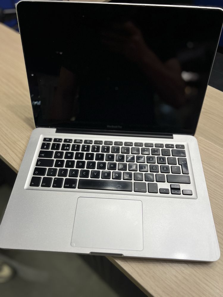 Macbook Pro Mid 2010 6ОЗУ 250HDD