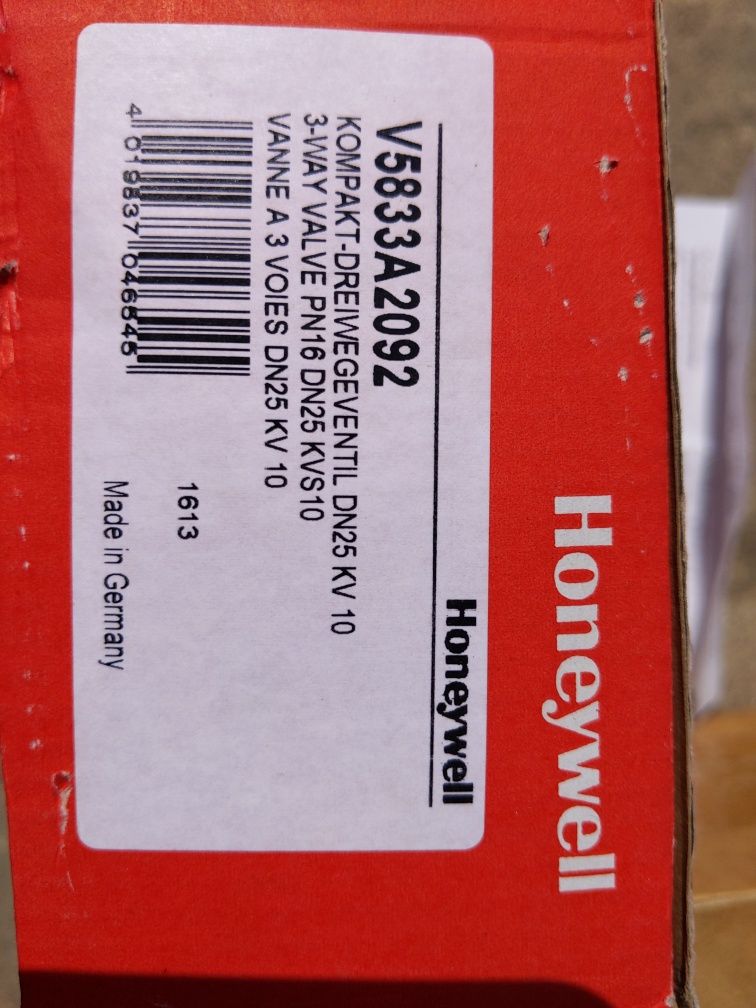 Трёхходовой клапан Honeywell V5833A2092 G1 1/2 с приводом, новый