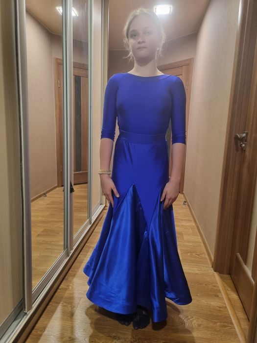 Ювенальська сукня з 2 спідницями