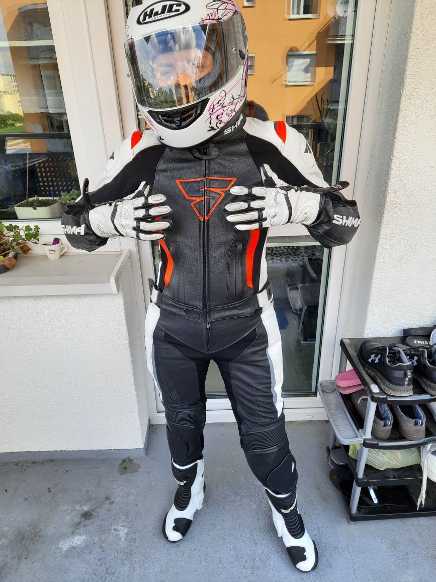 Dwa zestawy kompletów motocyklowych